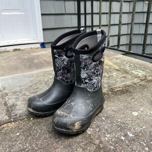 Bogs Kids Black and Gray Snow Boots